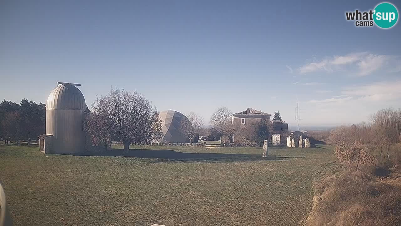 Webcam live dell’Osservatorio di – Esplora il cielo, gli asteroidi, i comete e i meteoroidi.