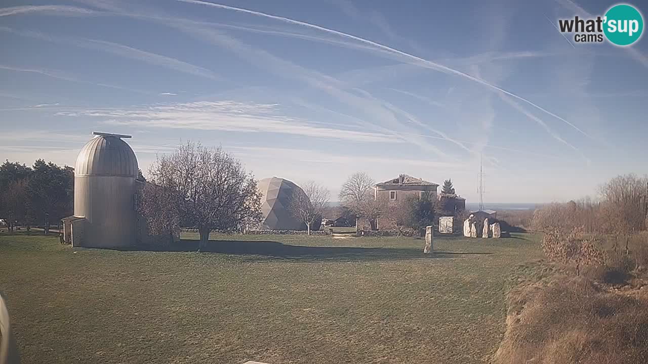 Webcam live dell’Osservatorio di  – Esplora il cielo, gli asteroidi, i comete e i meteoroidi.