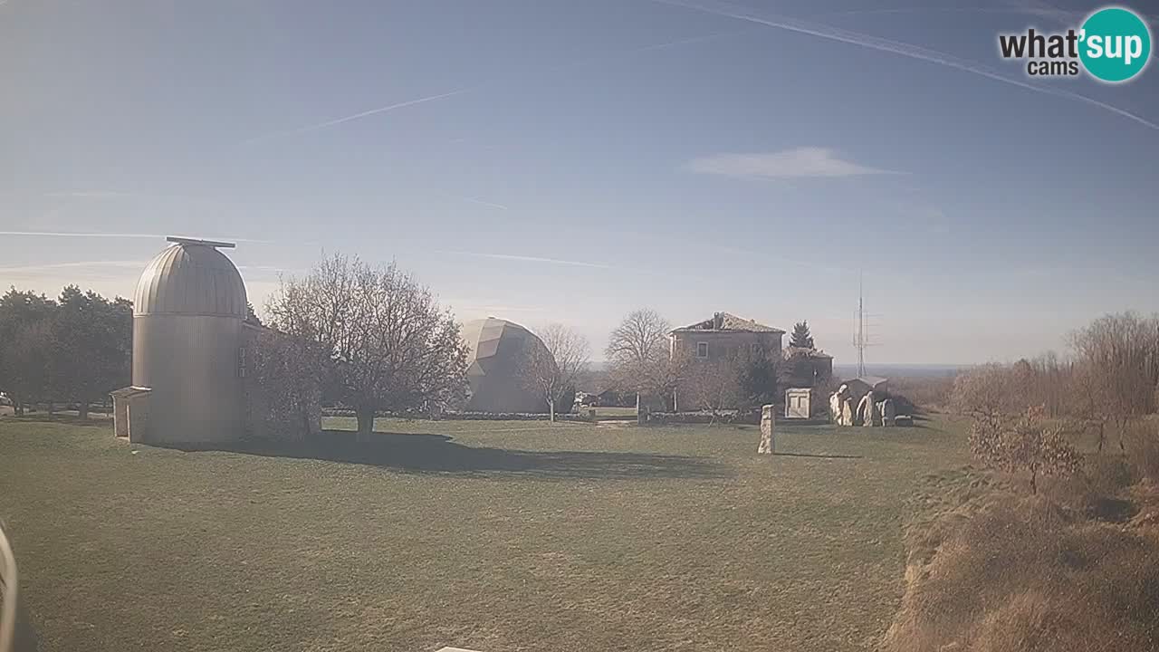 Webcam live dell’Osservatorio di – Esplora il cielo, gli asteroidi, i comete e i meteoroidi.