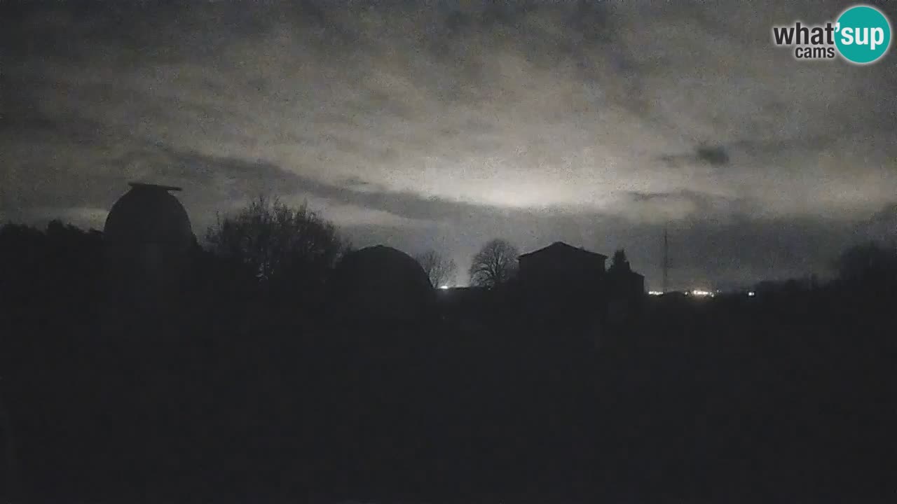 Webcam live dell’Osservatorio di  – Esplora il cielo, gli asteroidi, i comete e i meteoroidi.