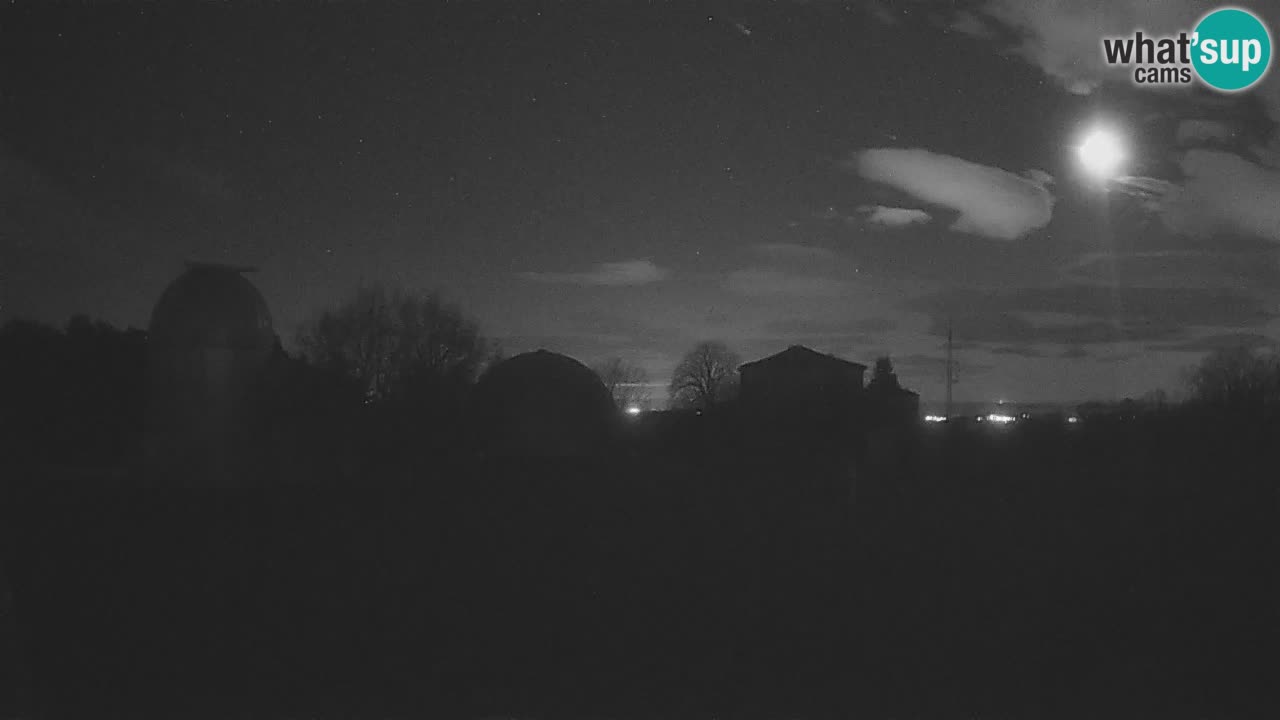 Webcam live dell’Osservatorio di  – Esplora il cielo, gli asteroidi, i comete e i meteoroidi.