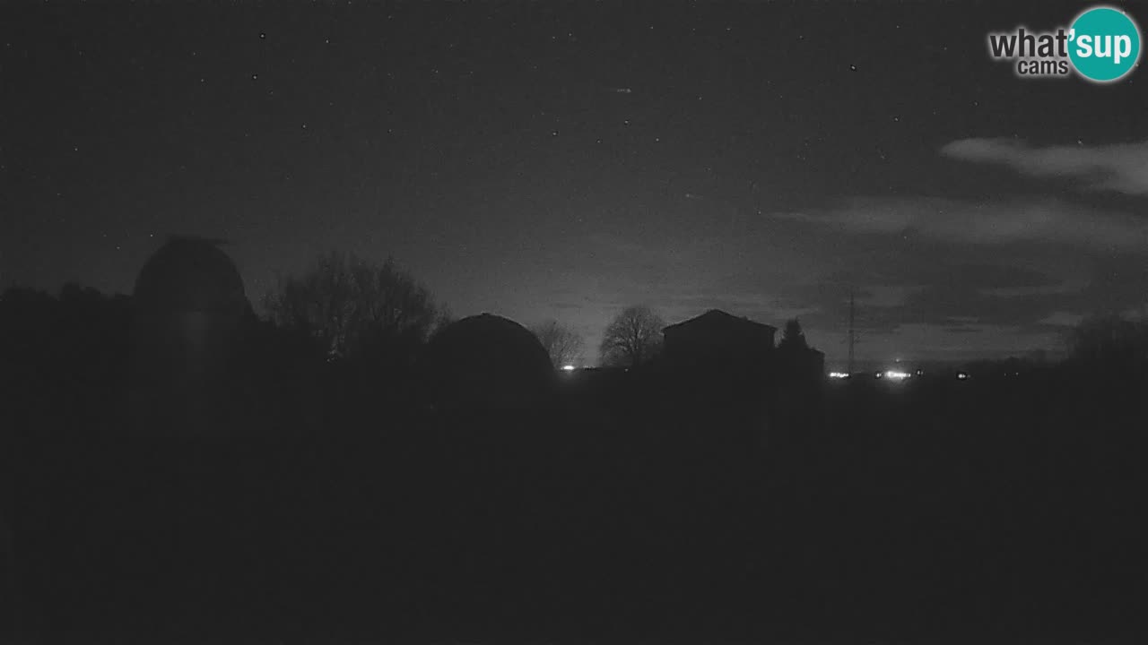 Webcam live dell’Osservatorio di  – Esplora il cielo, gli asteroidi, i comete e i meteoroidi.