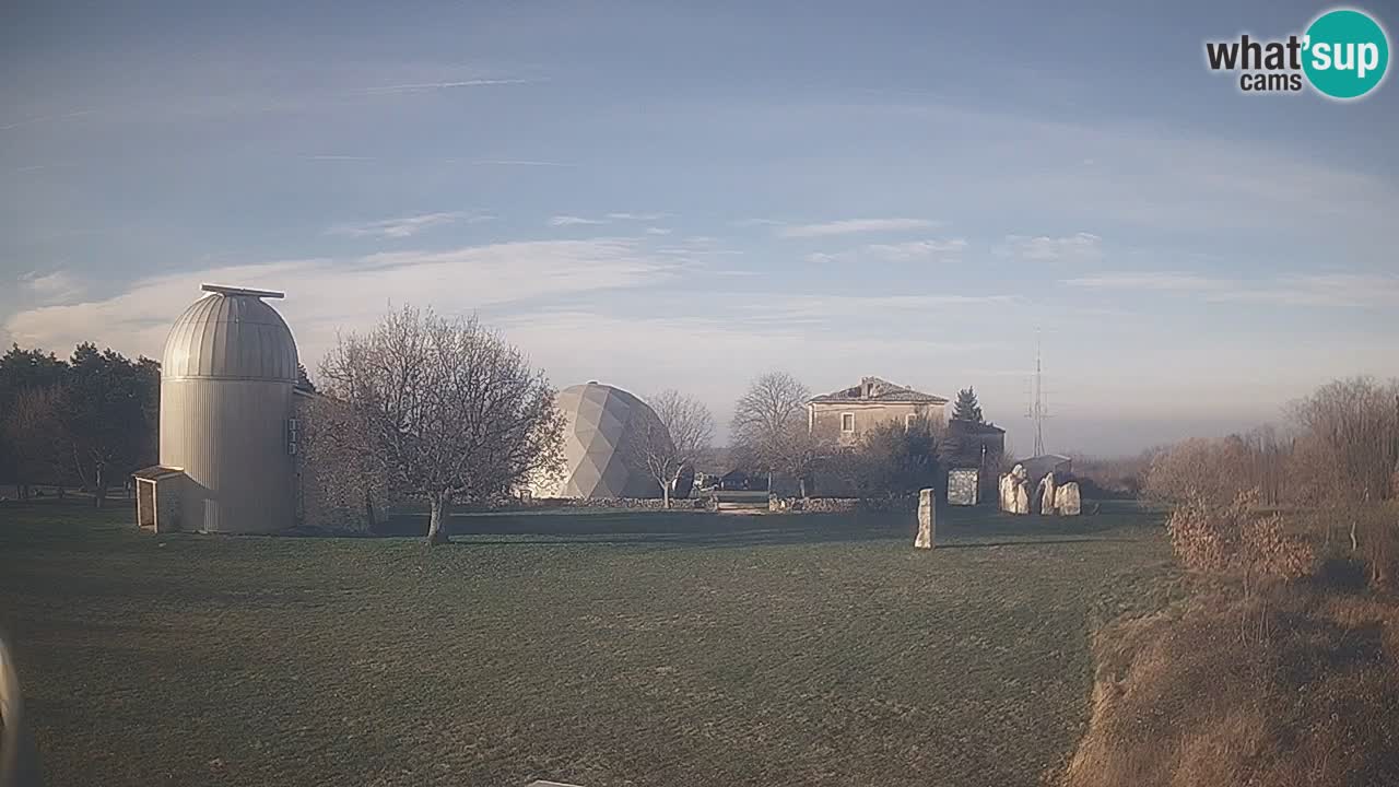 Webcam live dell’Osservatorio di – Esplora il cielo, gli asteroidi, i comete e i meteoroidi.