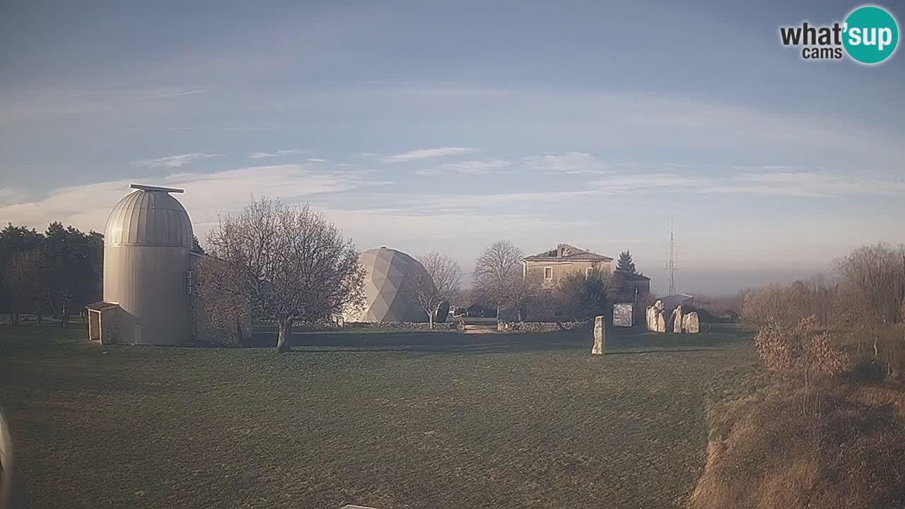 Webcam en direct de l&rsquo;Observatoire de Višnjan – Explorez le ciel, les astéroïdes, les comètes et les météoroïdes