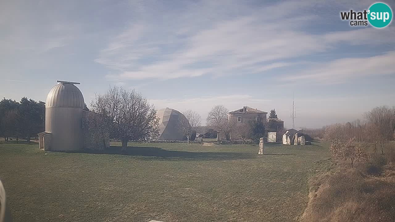 Webcam live dell’Osservatorio di  – Esplora il cielo, gli asteroidi, i comete e i meteoroidi.