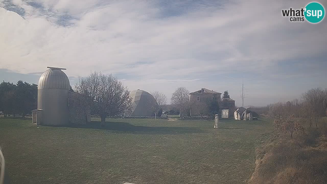Webcam live dell’Osservatorio di  – Esplora il cielo, gli asteroidi, i comete e i meteoroidi.