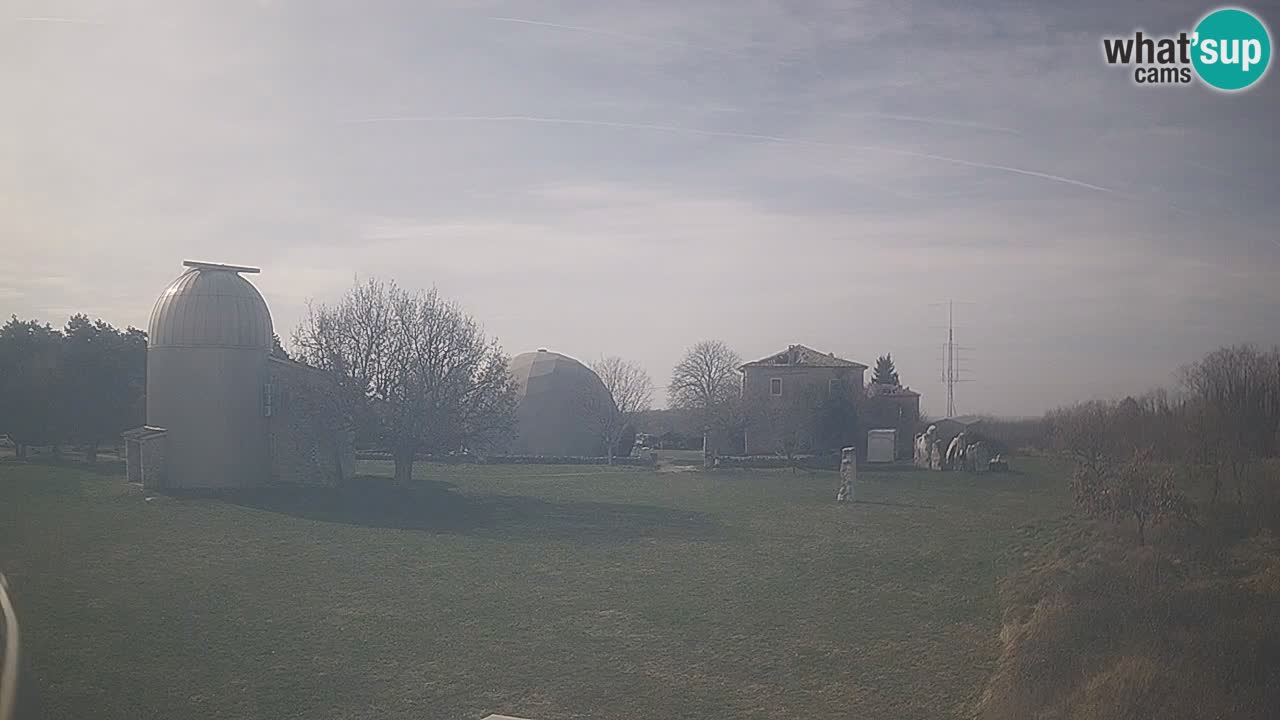 Webcam en direct de l&rsquo;Observatoire de Višnjan – Explorez le ciel, les astéroïdes, les comètes et les météoroïdes