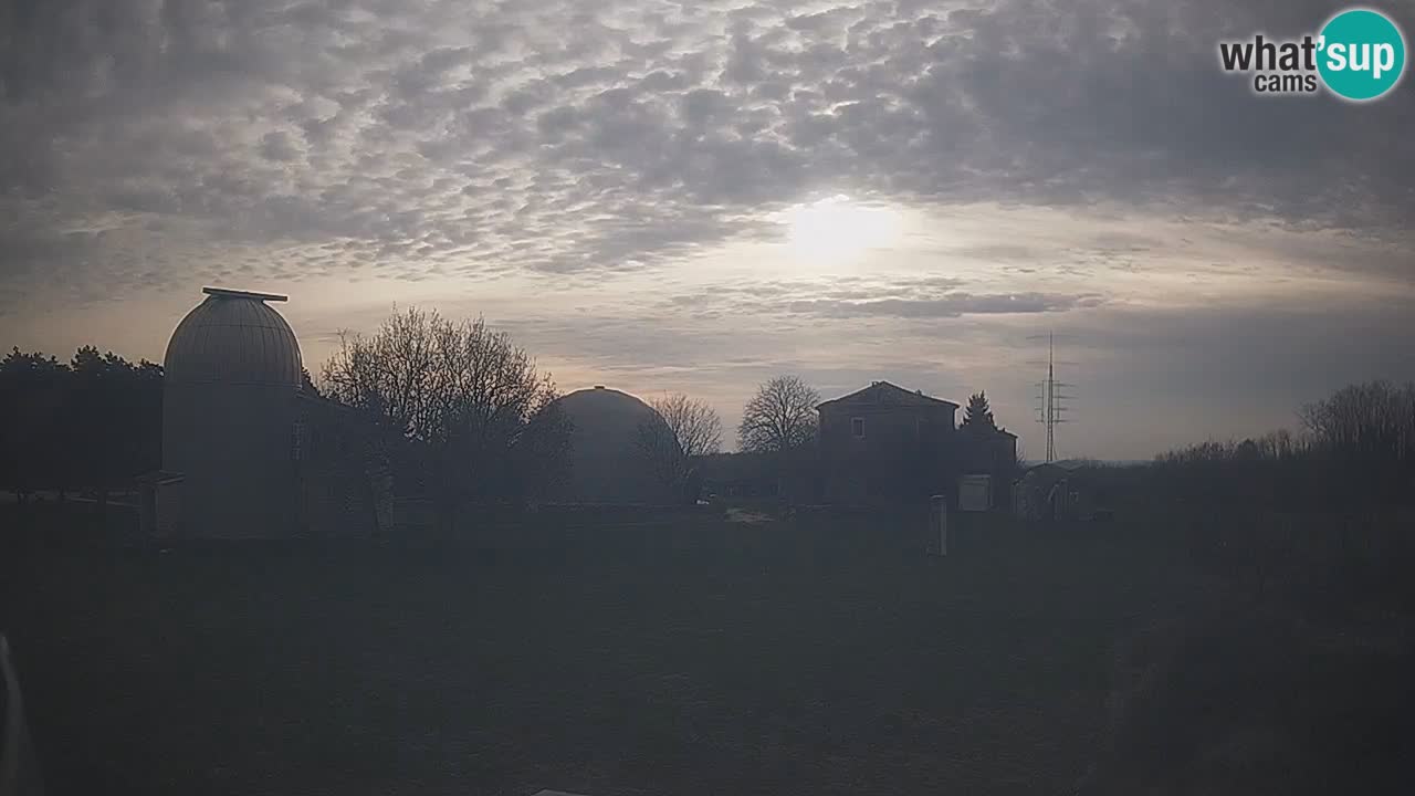 Webcam live dell’Osservatorio di  – Esplora il cielo, gli asteroidi, i comete e i meteoroidi.