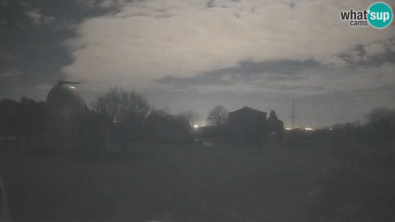 Webcam live dell’Osservatorio di – Esplora il cielo, gli asteroidi, i comete e i meteoroidi.