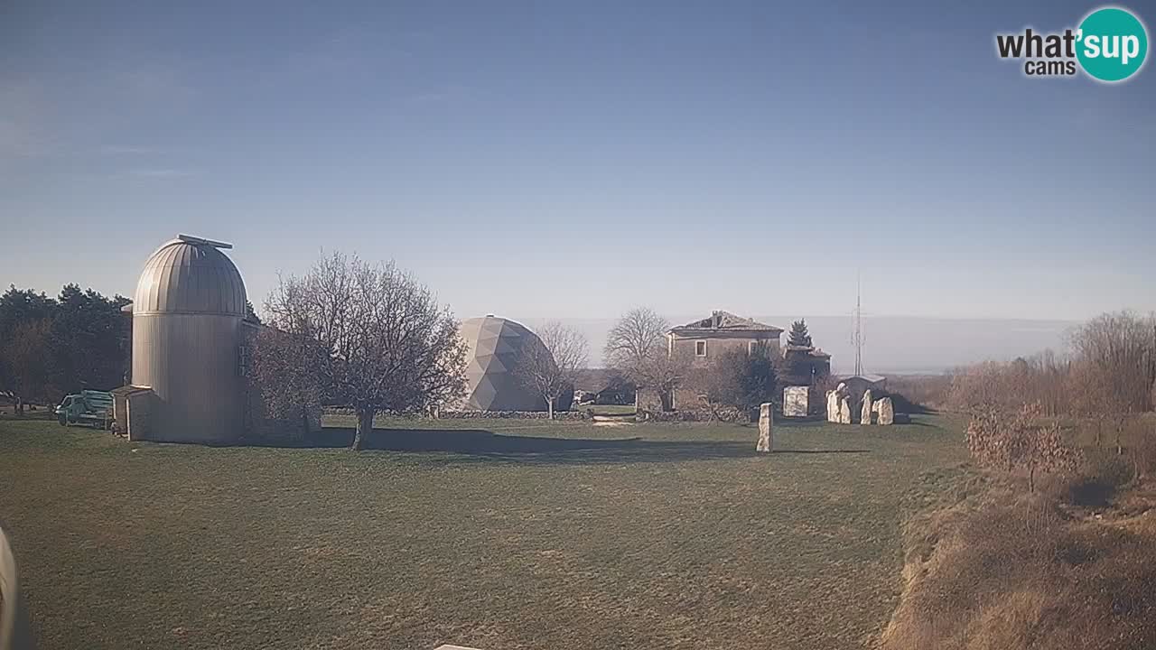 Višnjan-Observatorium Live Webcam – Explore the Sky, Asteroids, Comets, and Meteoroids