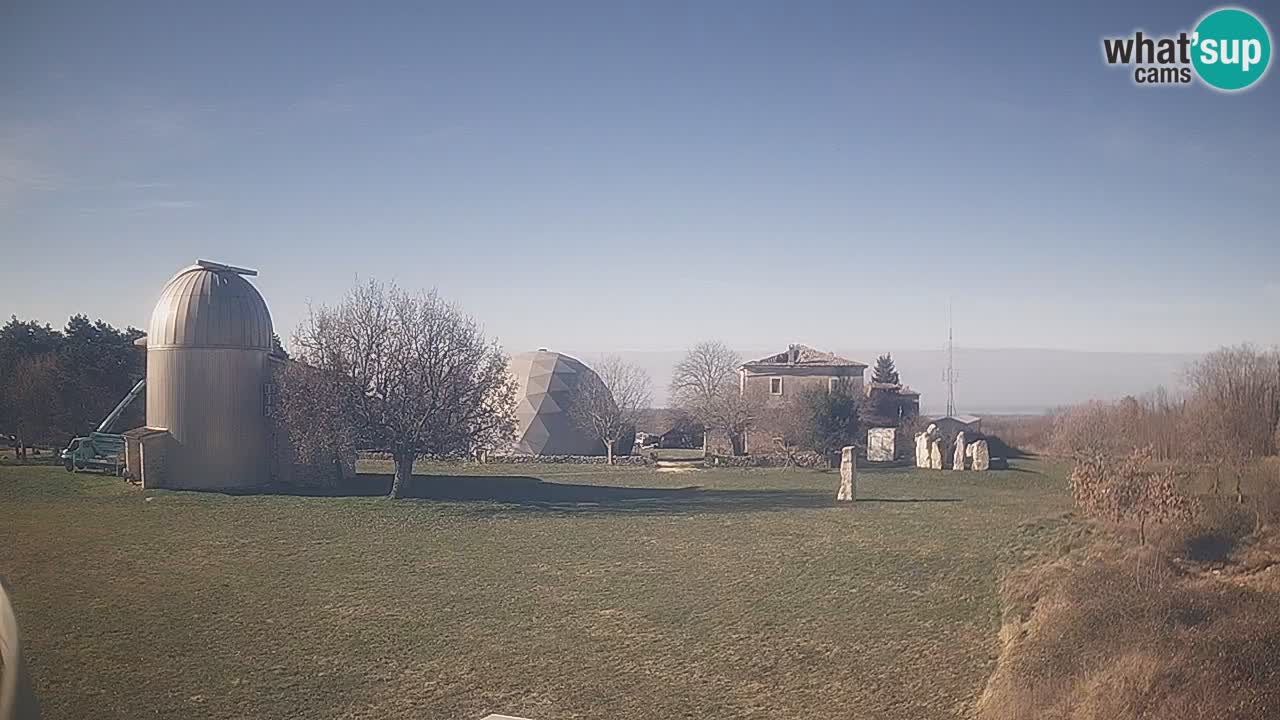 Višnjan-Observatorium Live Webcam – Explore the Sky, Asteroids, Comets, and Meteoroids