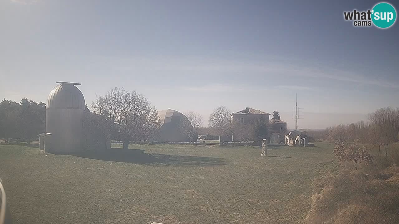 Webcam en direct de l’Observatoire de Višnjan – Explorez le ciel, les astéroïdes, les comètes et les météoroïdes