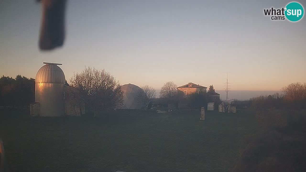 Višnjan-Observatorium Live Webcam – Explore the Sky, Asteroids, Comets, and Meteoroids