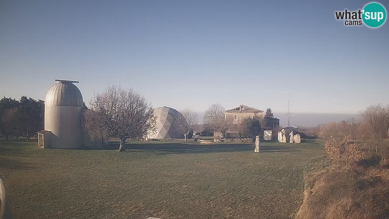 Webcam en direct de l’Observatoire de Višnjan – Explorez le ciel, les astéroïdes, les comètes et les météoroïdes