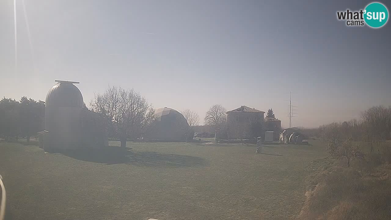 Webcam en direct de l’Observatoire de Višnjan – Explorez le ciel, les astéroïdes, les comètes et les météoroïdes