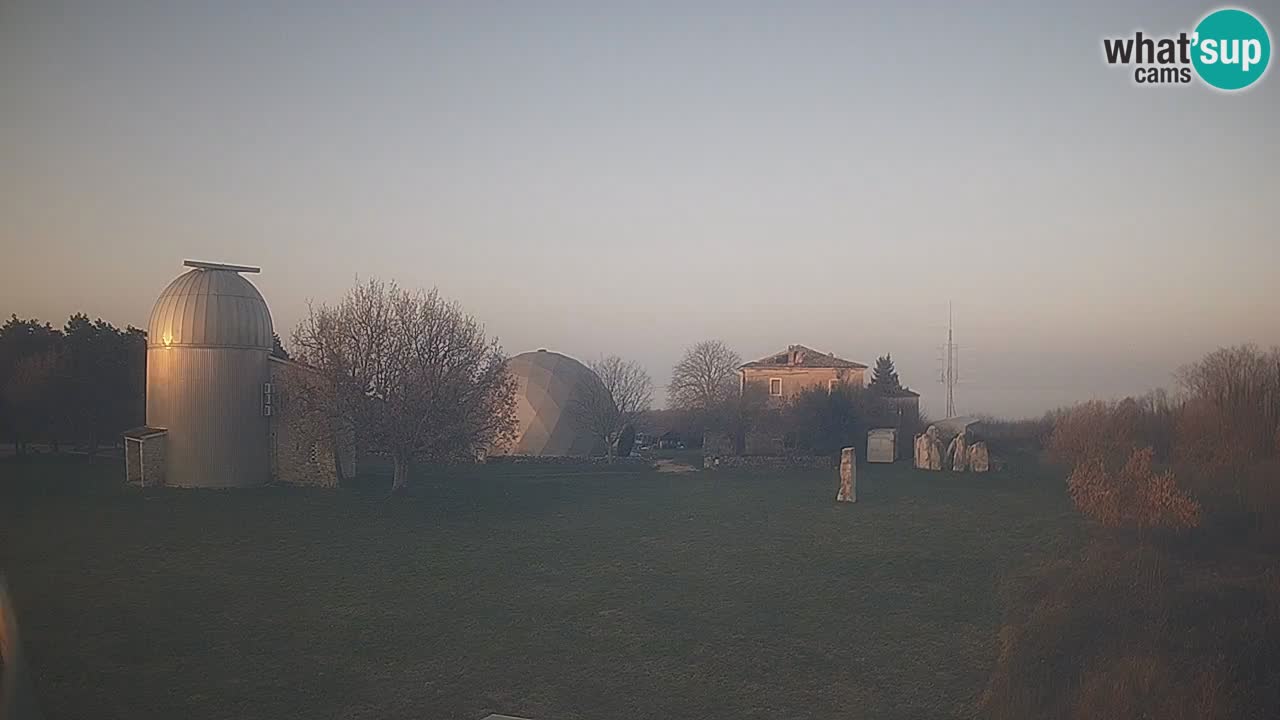 Observatorij Višnjan spletna kamera – Odkrivajte nebo, asteroide, komete in meteorite