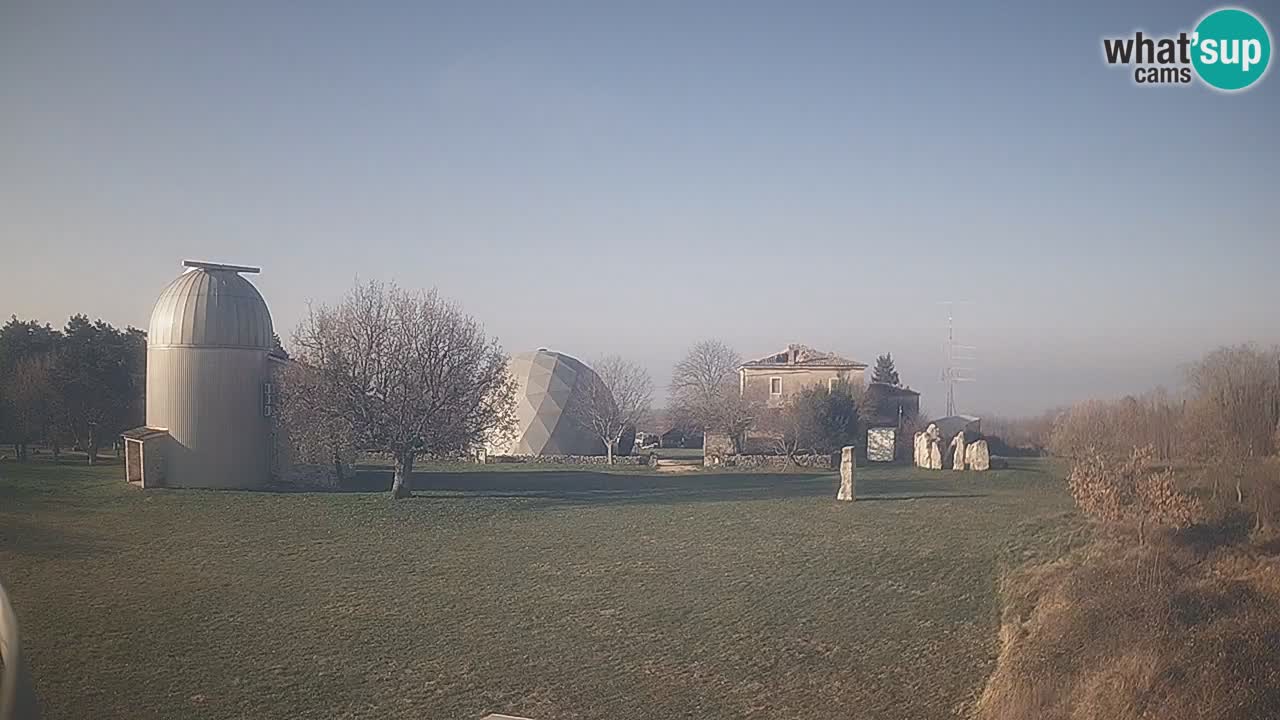 Višnjan-Observatorium Live Webcam – Explore the Sky, Asteroids, Comets, and Meteoroids