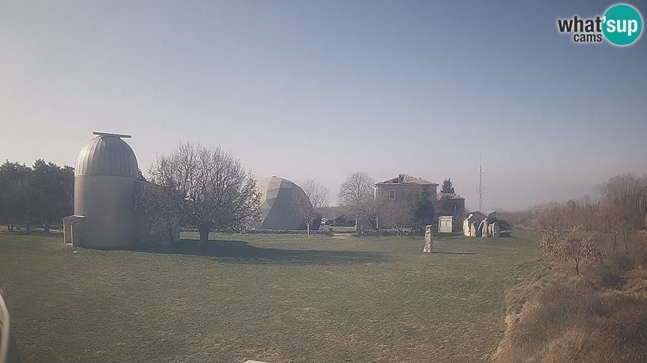 Višnjan-Observatorium Live Webcam – Explore the Sky, Asteroids, Comets, and Meteoroids