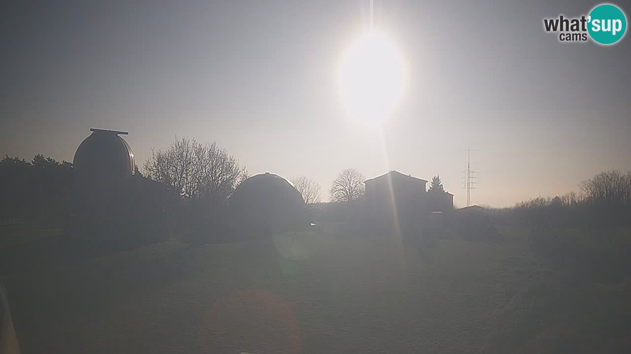 Webcam live dell’Osservatorio di  – Esplora il cielo, gli asteroidi, i comete e i meteoroidi.