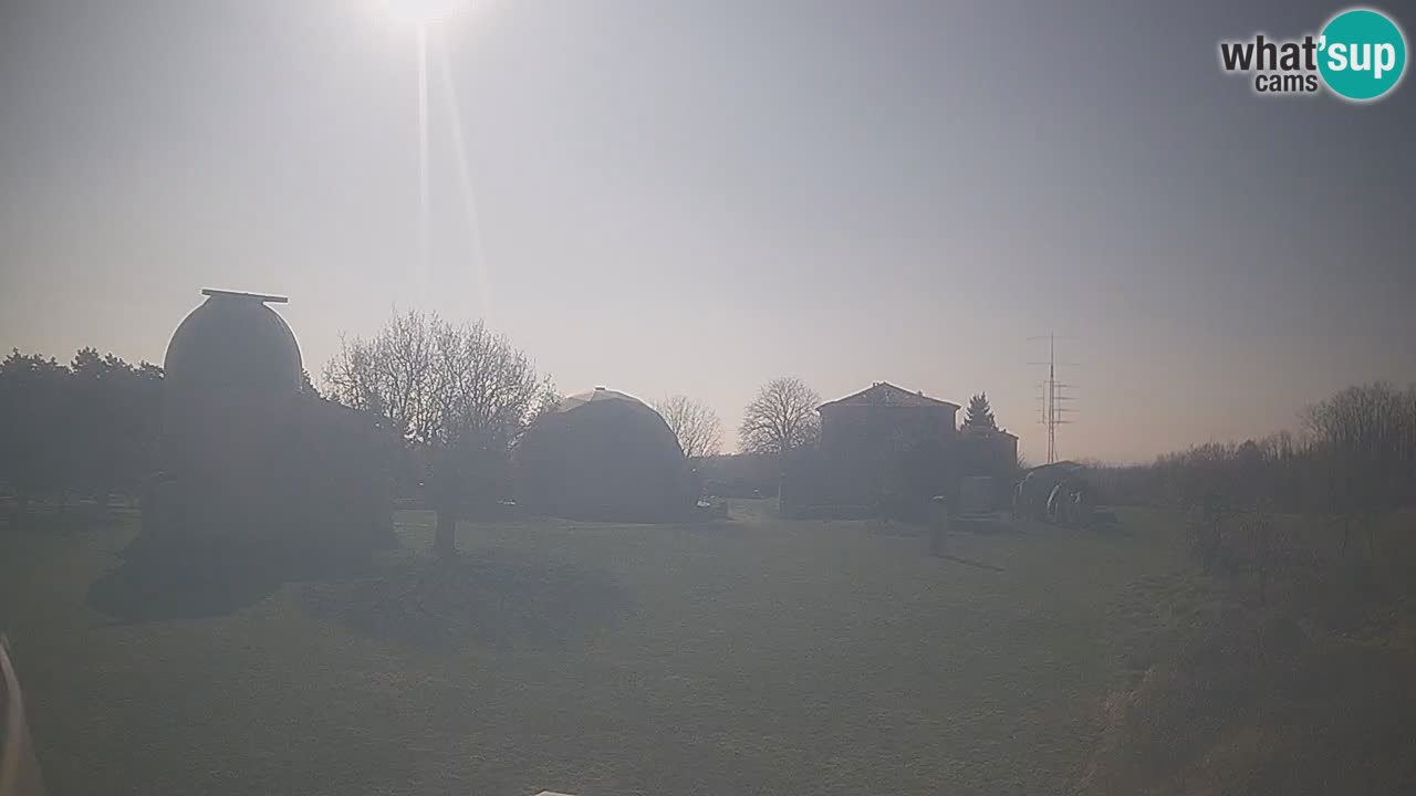 Višnjan-Observatorium Live Webcam – Explore the Sky, Asteroids, Comets, and Meteoroids