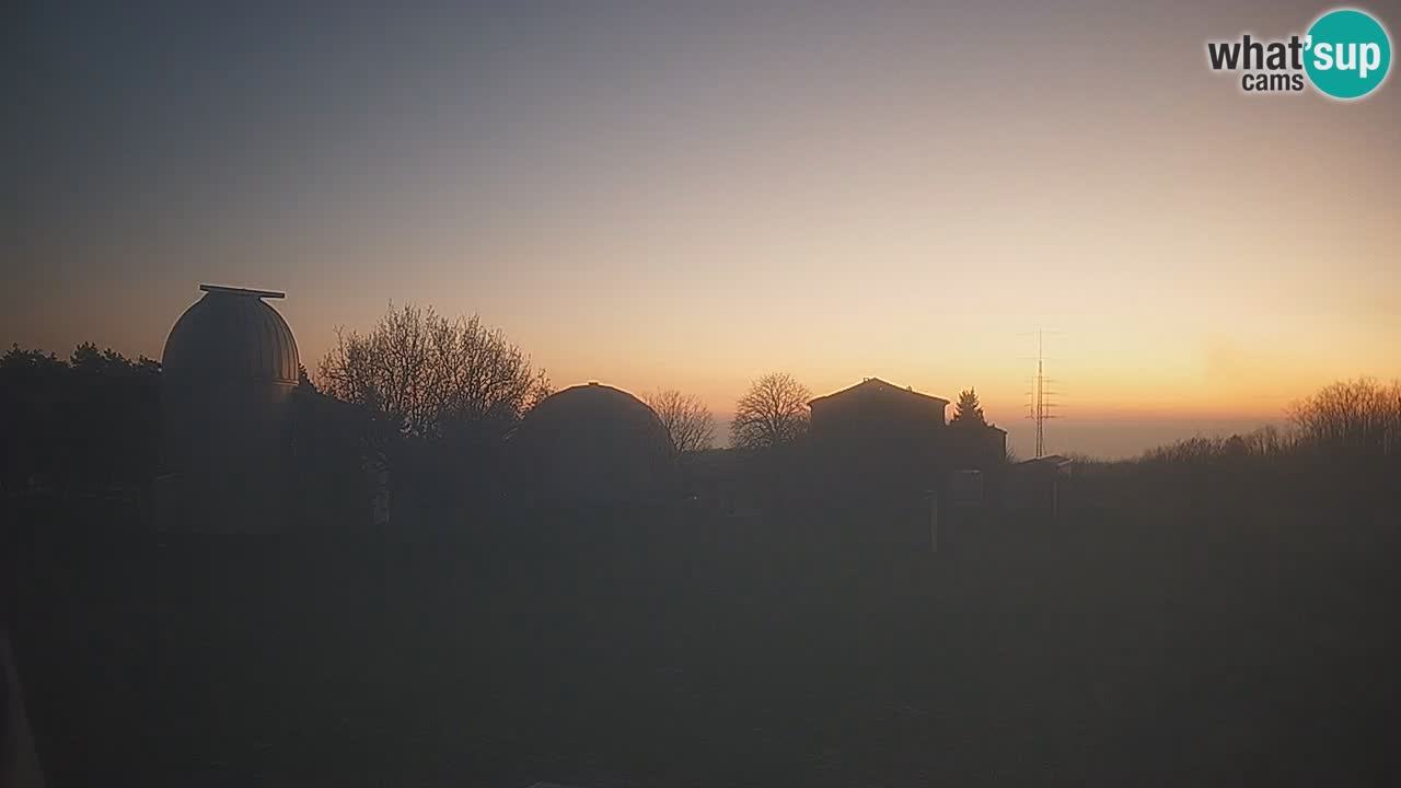 Višnjan-Observatorium Live Webcam – Explore the Sky, Asteroids, Comets, and Meteoroids