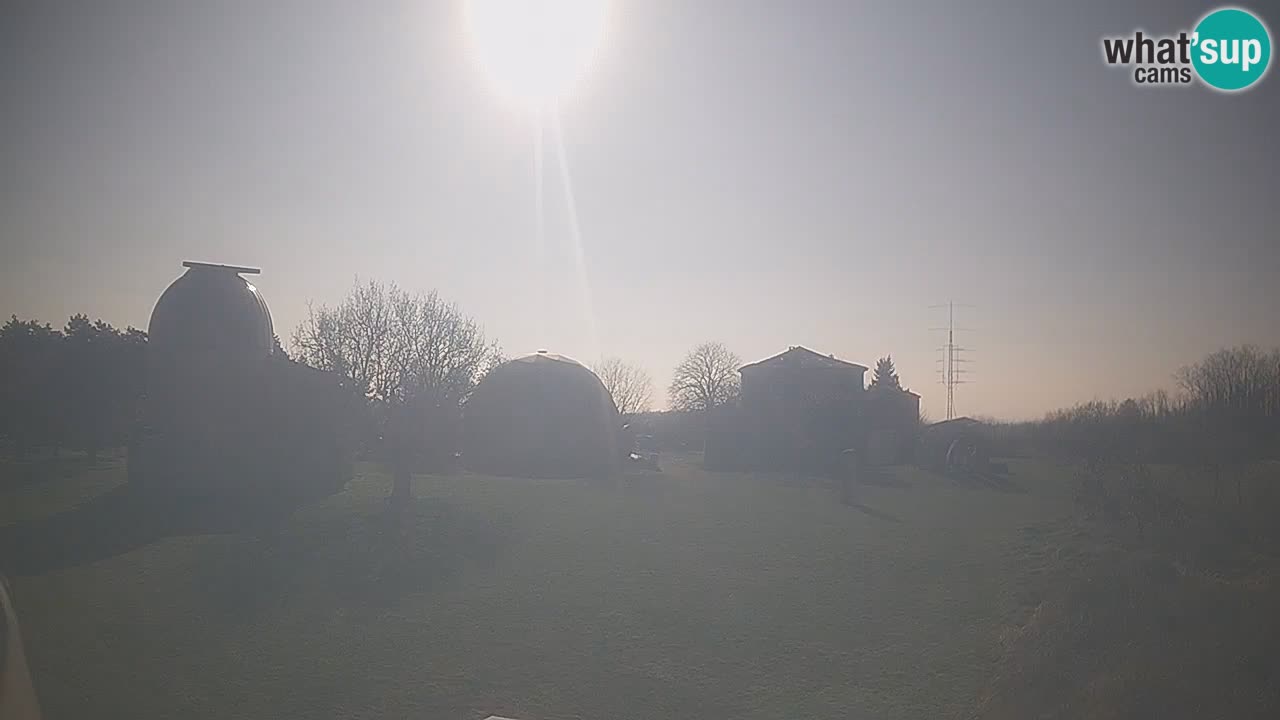 Webcam live dell’Osservatorio di – Esplora il cielo, gli asteroidi, i comete e i meteoroidi.