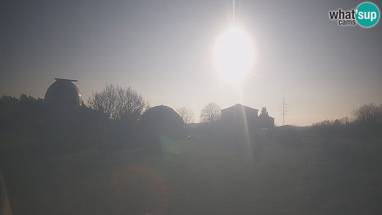 Webcam live dell’Osservatorio di  – Esplora il cielo, gli asteroidi, i comete e i meteoroidi.