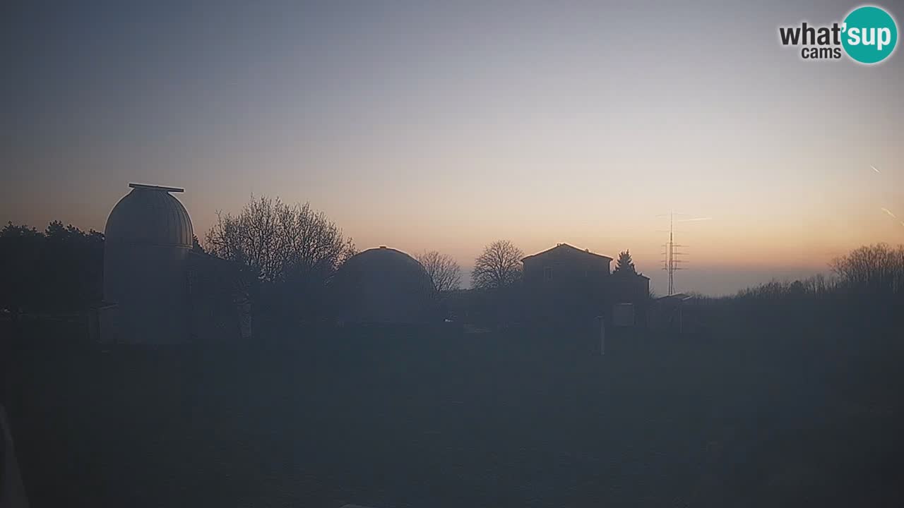 Webcam en direct de l’Observatoire de Višnjan – Explorez le ciel, les astéroïdes, les comètes et les météoroïdes