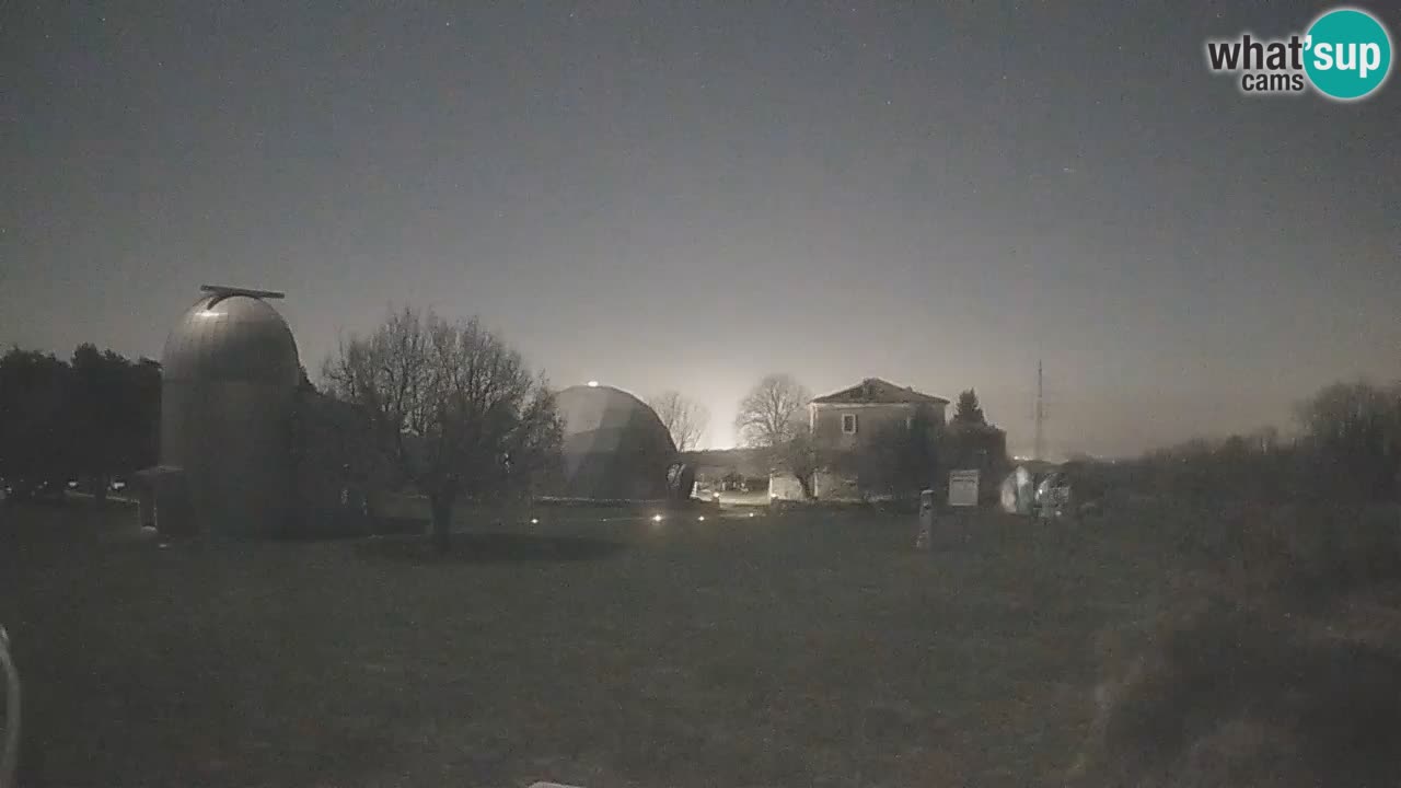 Webcam en direct de l’Observatoire de Višnjan – Explorez le ciel, les astéroïdes, les comètes et les météoroïdes