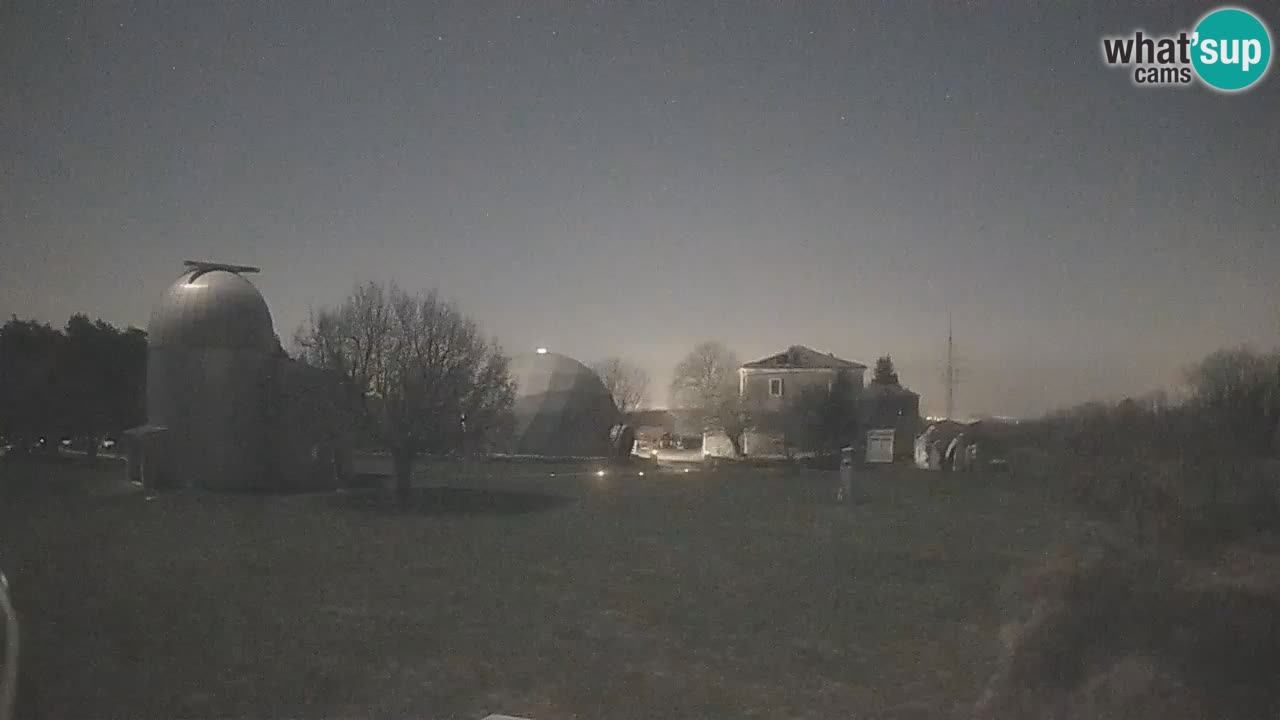 Webcam en direct de l’Observatoire de Višnjan – Explorez le ciel, les astéroïdes, les comètes et les météoroïdes