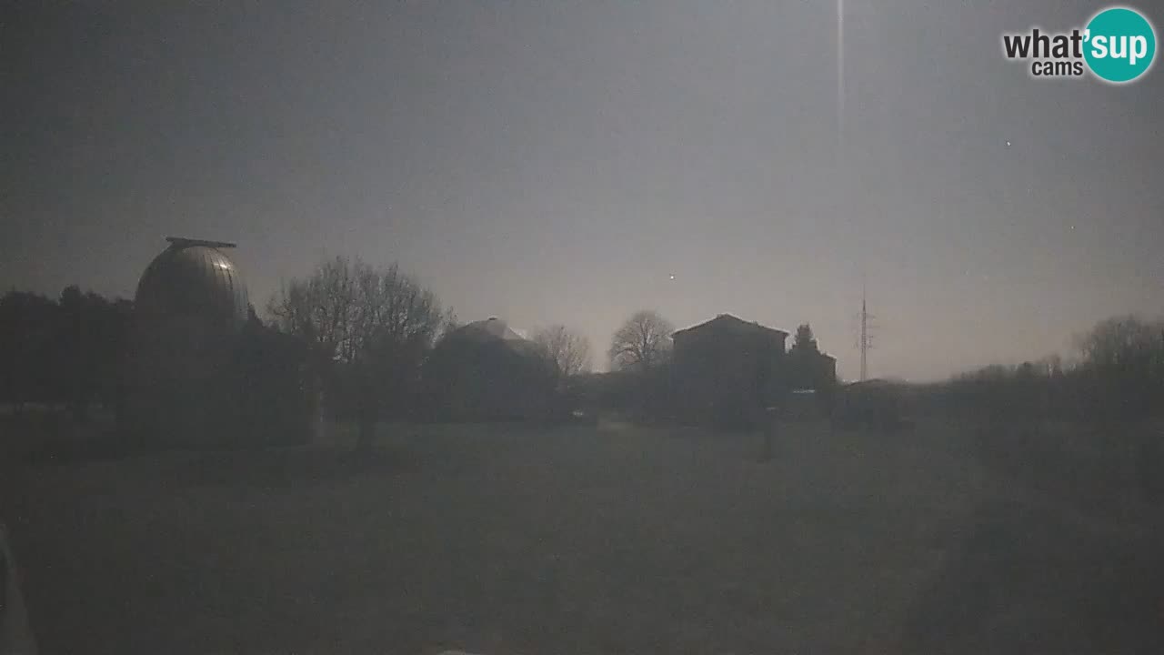 Webcam live dell’Osservatorio di – Esplora il cielo, gli asteroidi, i comete e i meteoroidi.