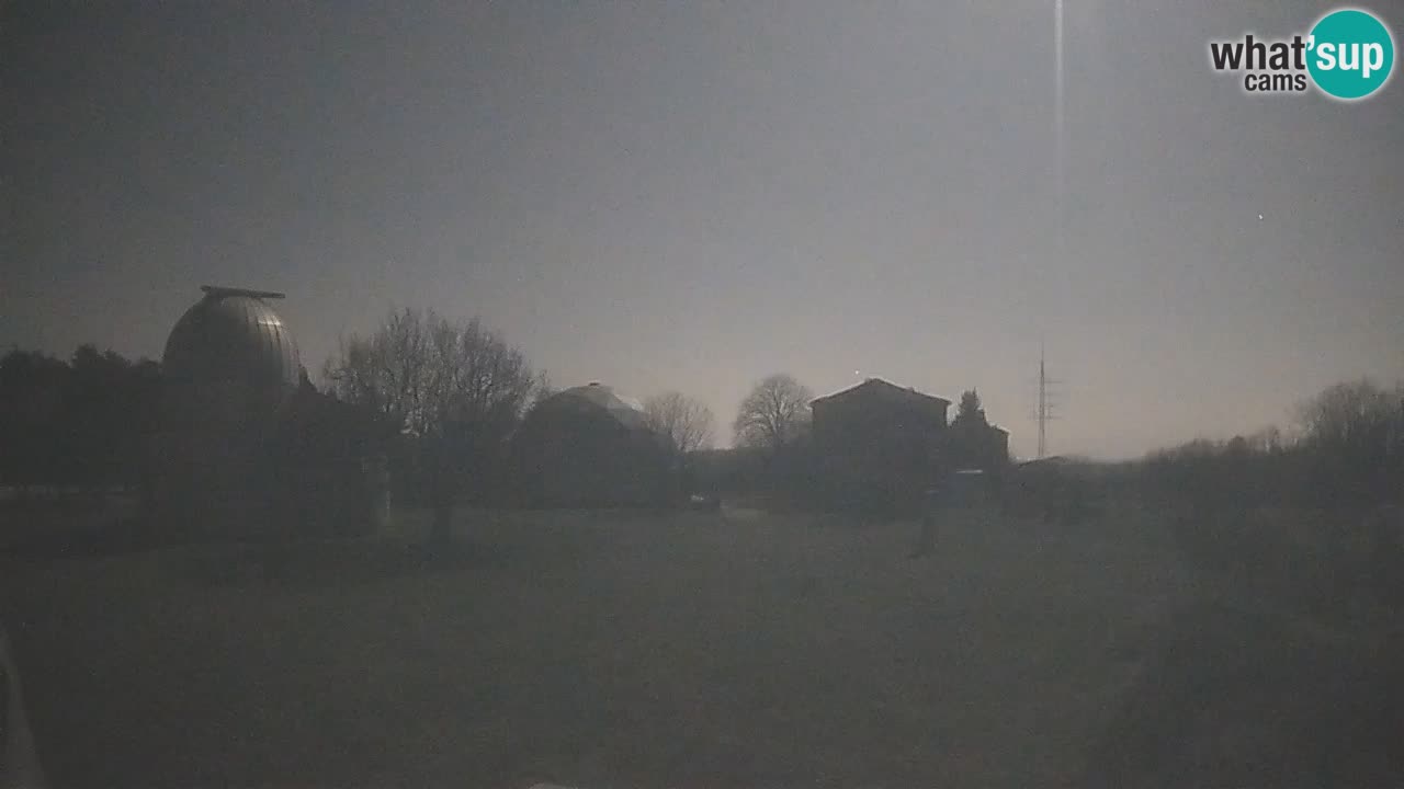 Webcam live dell’Osservatorio di  – Esplora il cielo, gli asteroidi, i comete e i meteoroidi.