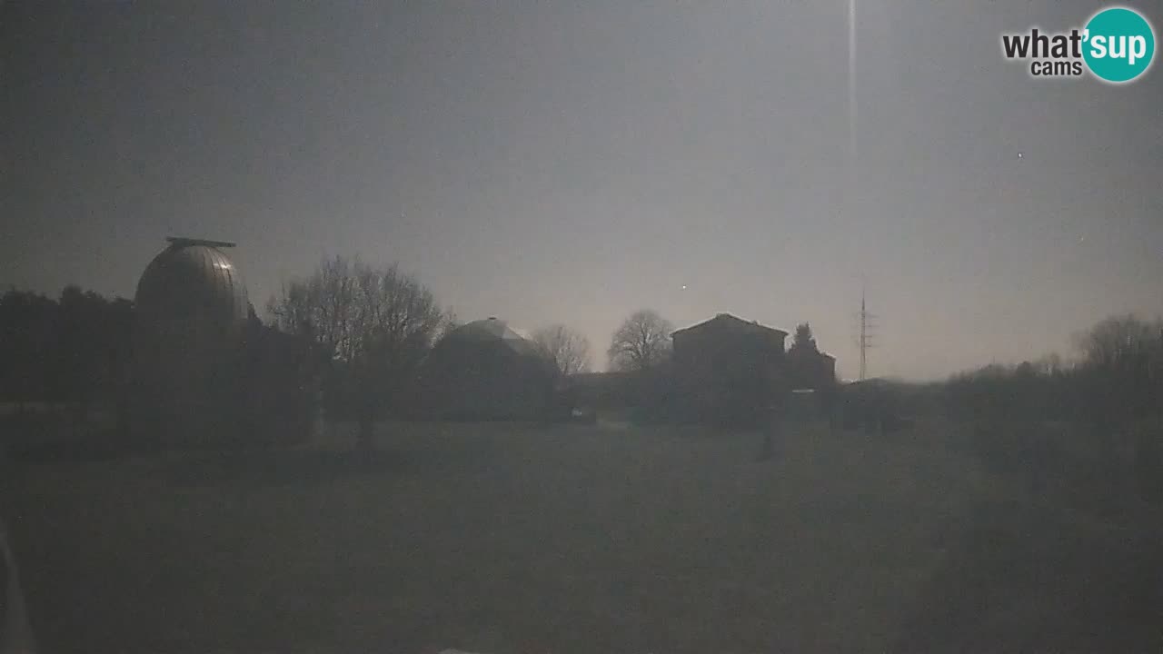 Webcam live dell’Osservatorio di – Esplora il cielo, gli asteroidi, i comete e i meteoroidi.