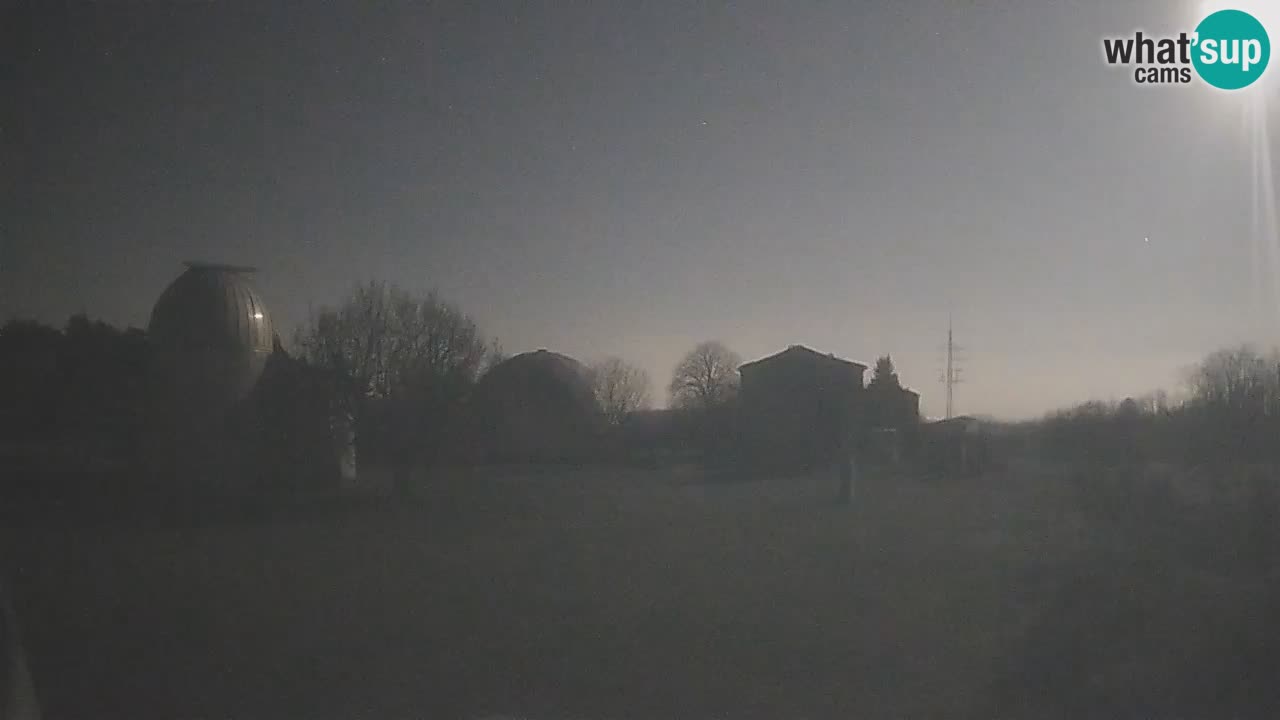 Webcam en direct de l’Observatoire de Višnjan – Explorez le ciel, les astéroïdes, les comètes et les météoroïdes