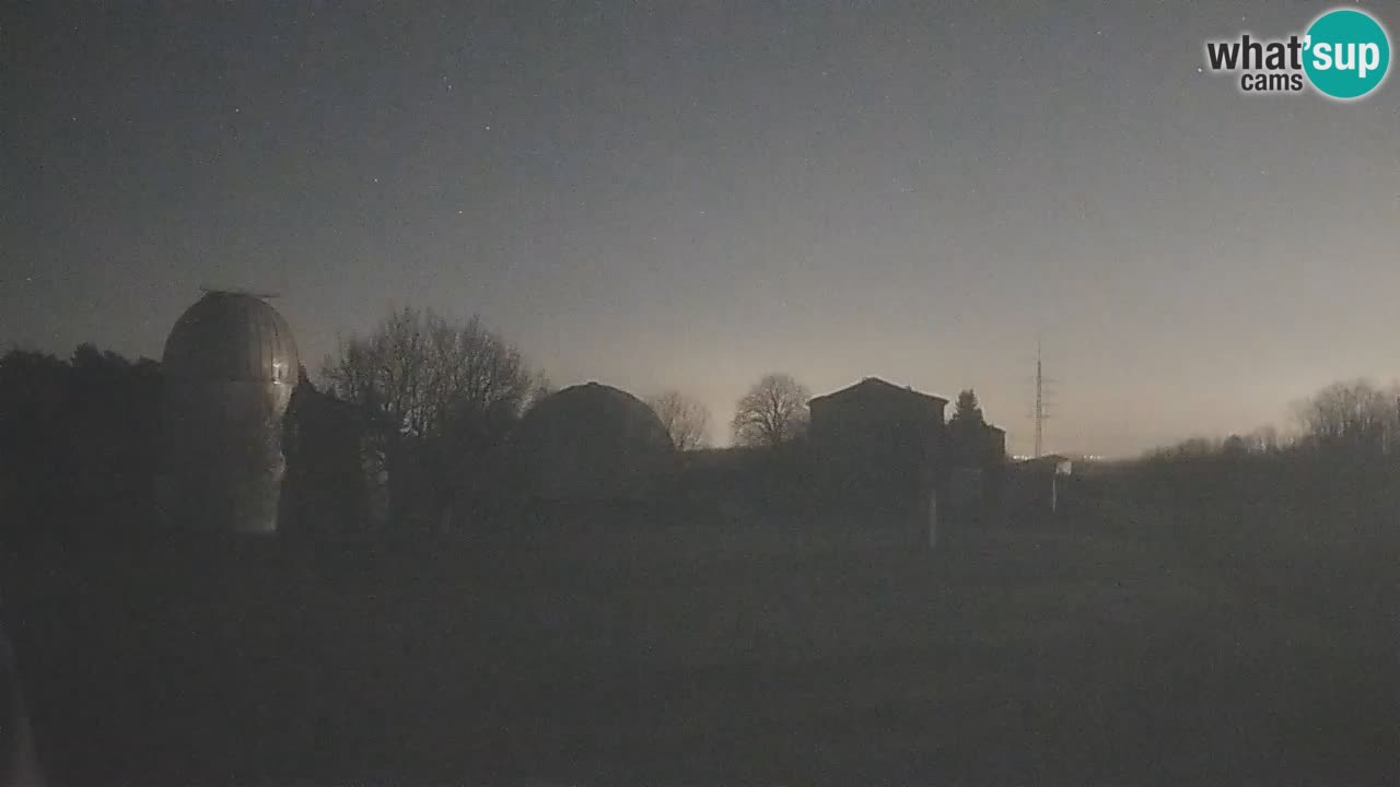 Webcam live dell’Osservatorio di  – Esplora il cielo, gli asteroidi, i comete e i meteoroidi.