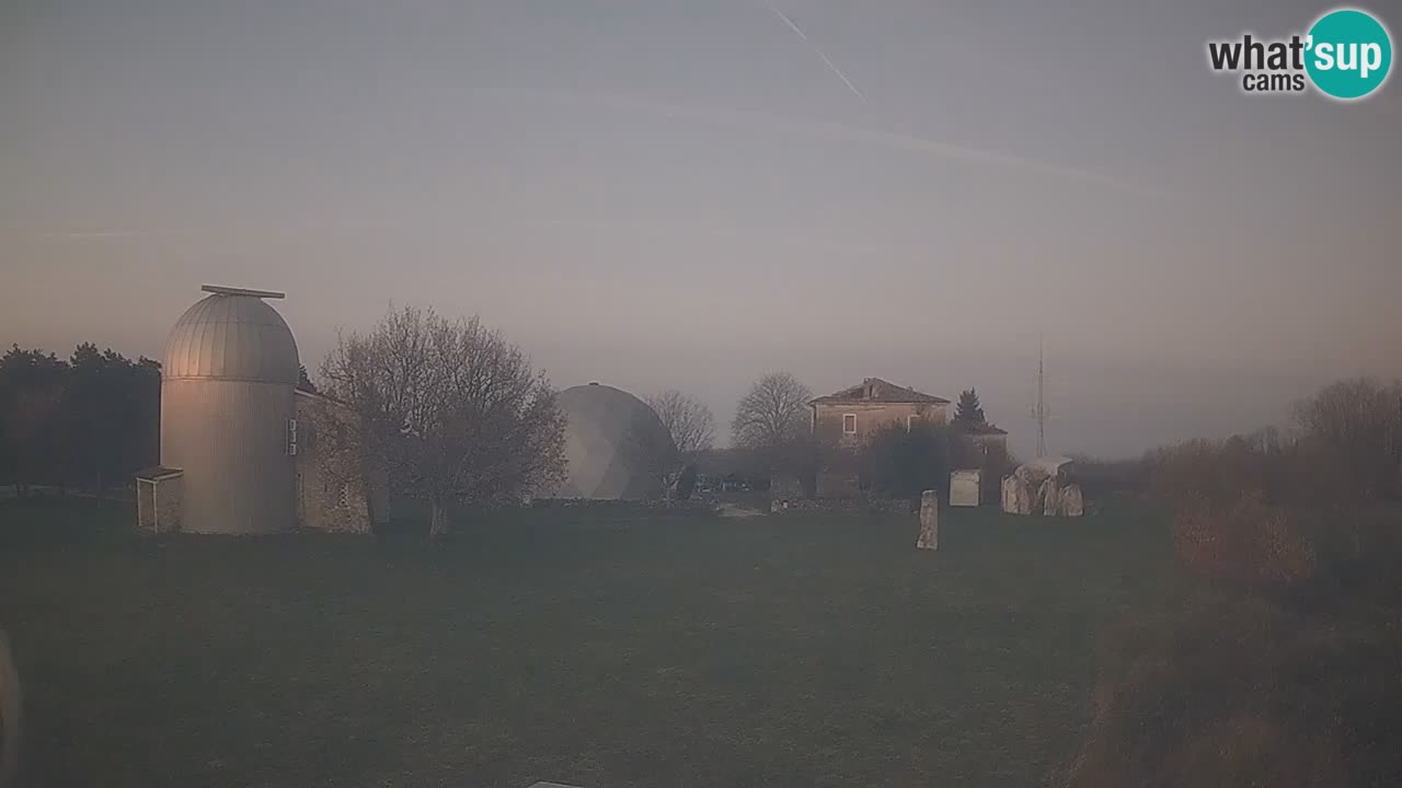 Višnjan-Observatorium Live Webcam – Explore the Sky, Asteroids, Comets, and Meteoroids