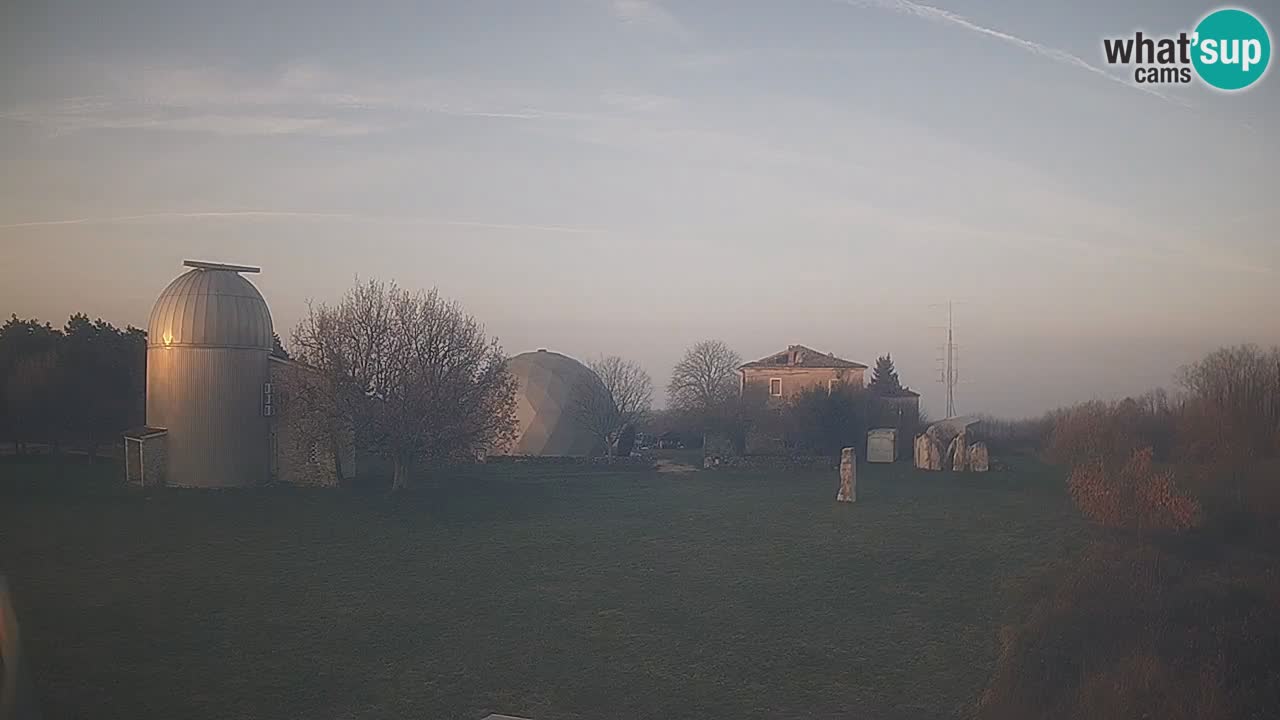 Webcam en direct de l’Observatoire de Višnjan – Explorez le ciel, les astéroïdes, les comètes et les météoroïdes