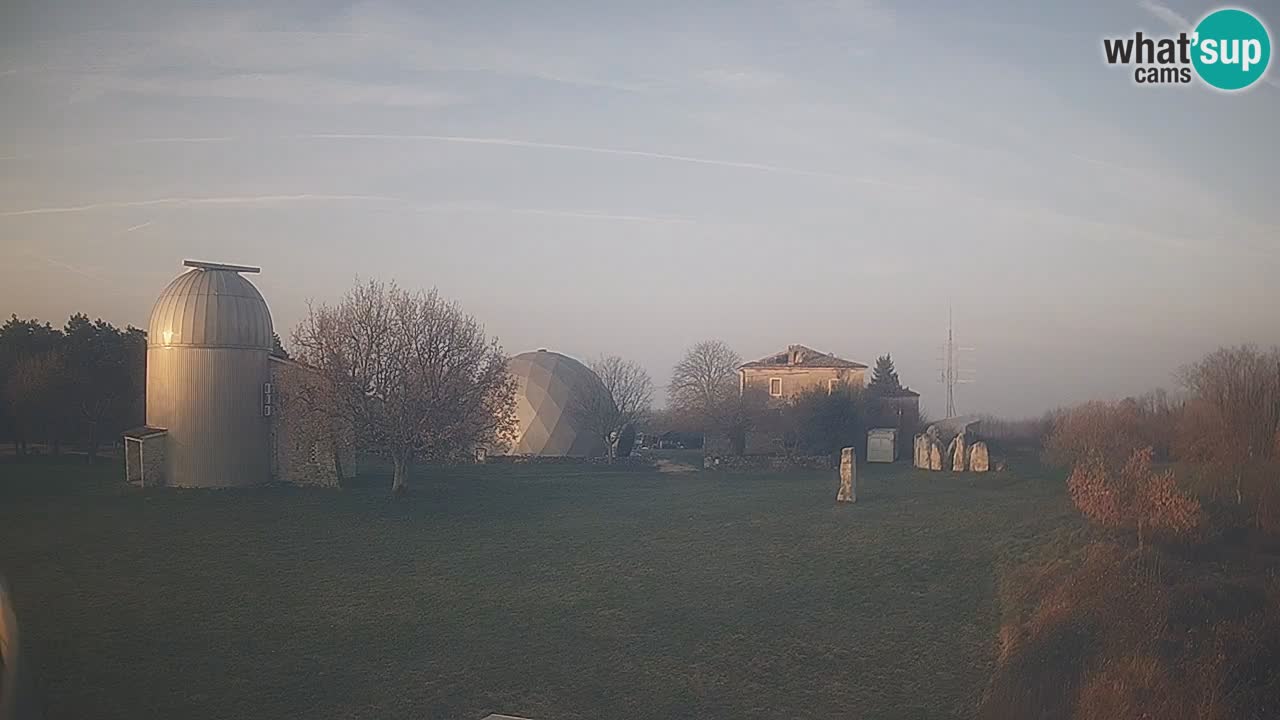 Webcam en direct de l’Observatoire de Višnjan – Explorez le ciel, les astéroïdes, les comètes et les météoroïdes