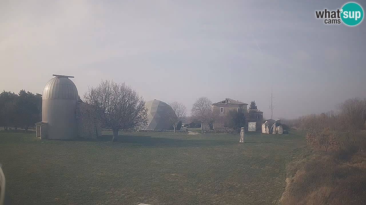 Webcam en direct de l’Observatoire de Višnjan – Explorez le ciel, les astéroïdes, les comètes et les météoroïdes
