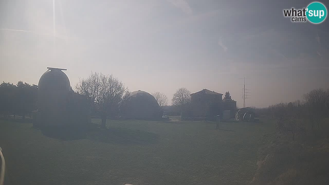 Webcam live dell’Osservatorio di – Esplora il cielo, gli asteroidi, i comete e i meteoroidi.