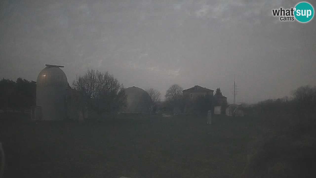 Webcam live dell’Osservatorio di – Esplora il cielo, gli asteroidi, i comete e i meteoroidi.