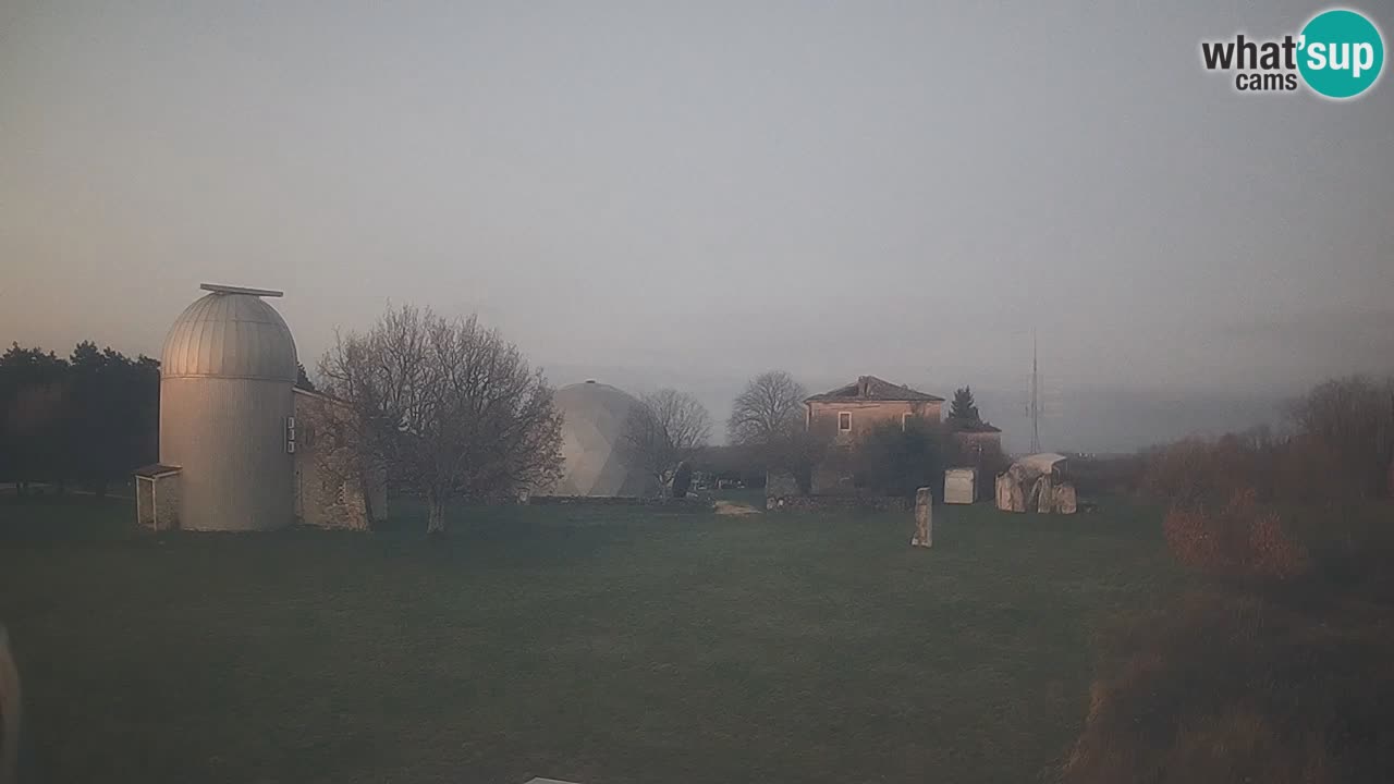 Višnjan-Observatorium Live Webcam – Explore the Sky, Asteroids, Comets, and Meteoroids