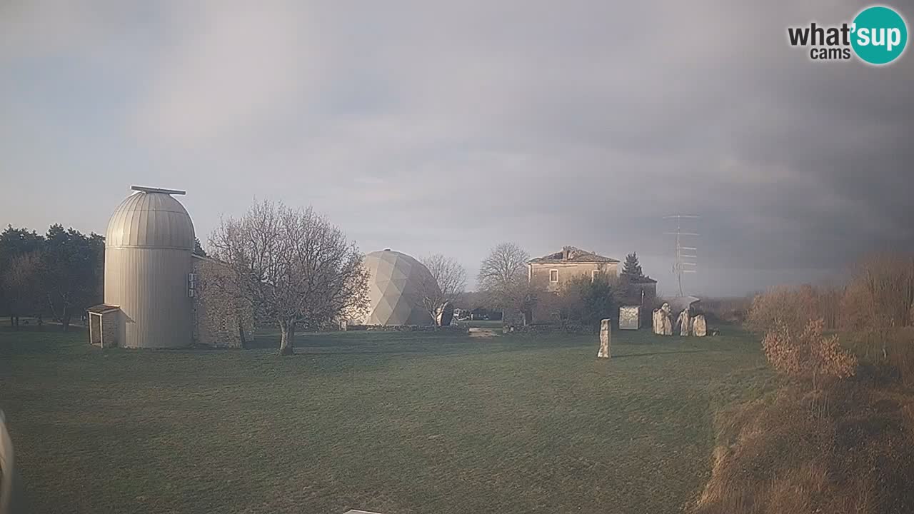 Višnjan-Observatorium Live Webcam – Explore the Sky, Asteroids, Comets, and Meteoroids