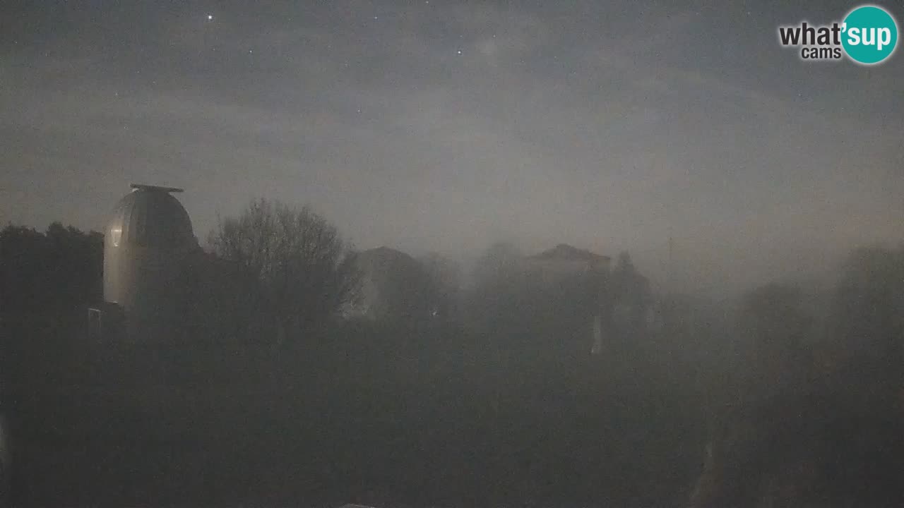 Webcam live dell’Osservatorio di  – Esplora il cielo, gli asteroidi, i comete e i meteoroidi.