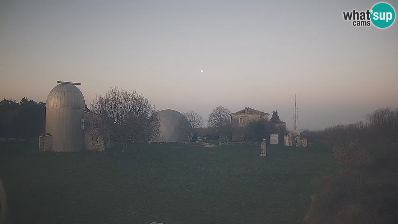 Observatorij Višnjan spletna kamera – Odkrivajte nebo, asteroide, komete in meteorite