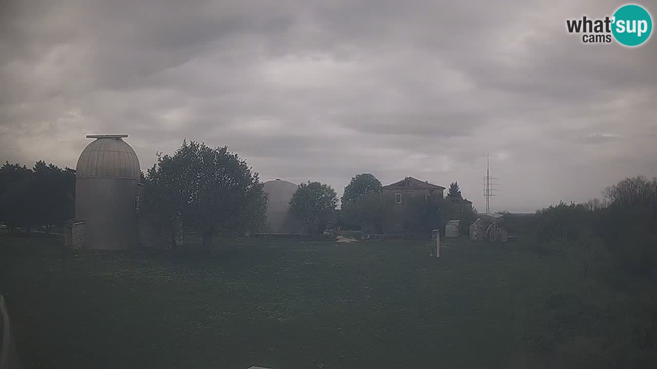 Webcam en direct de l’Observatoire de Višnjan – Explorez le ciel, les astéroïdes, les comètes et les météoroïdes