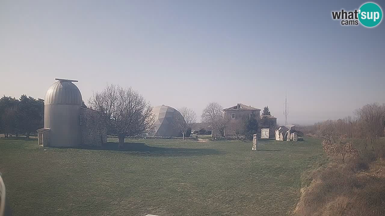 Webcam live dell’Osservatorio di  – Esplora il cielo, gli asteroidi, i comete e i meteoroidi.