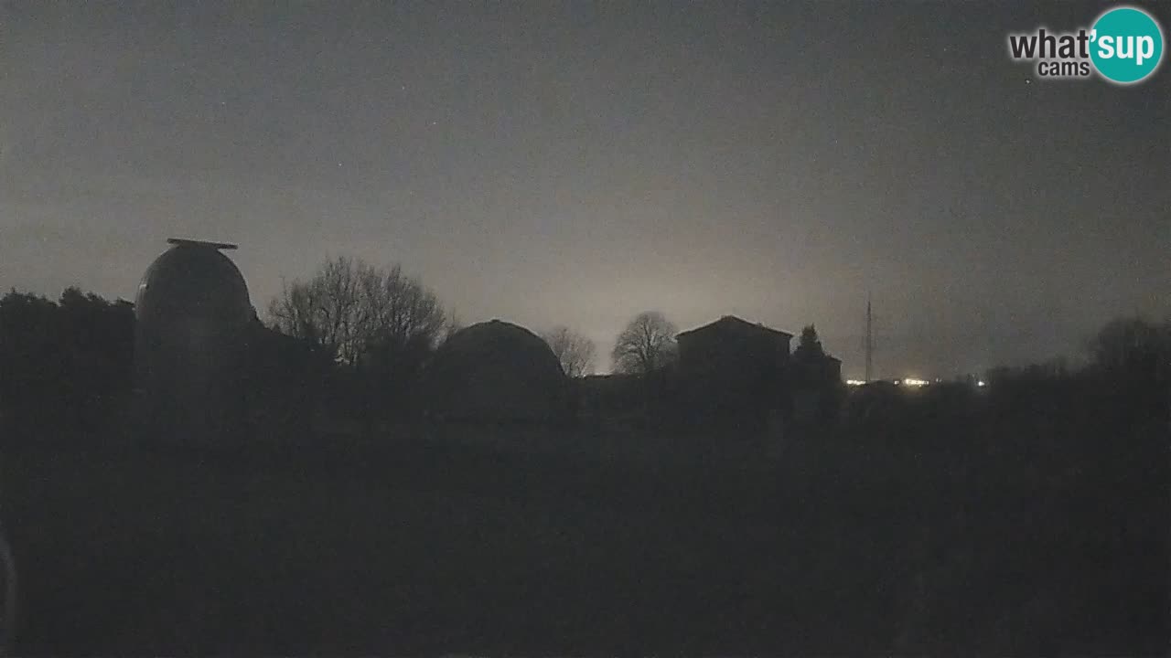 Webcam live dell’Osservatorio di  – Esplora il cielo, gli asteroidi, i comete e i meteoroidi.