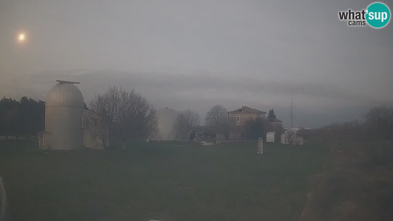 Webcam live dell’Osservatorio di  – Esplora il cielo, gli asteroidi, i comete e i meteoroidi.