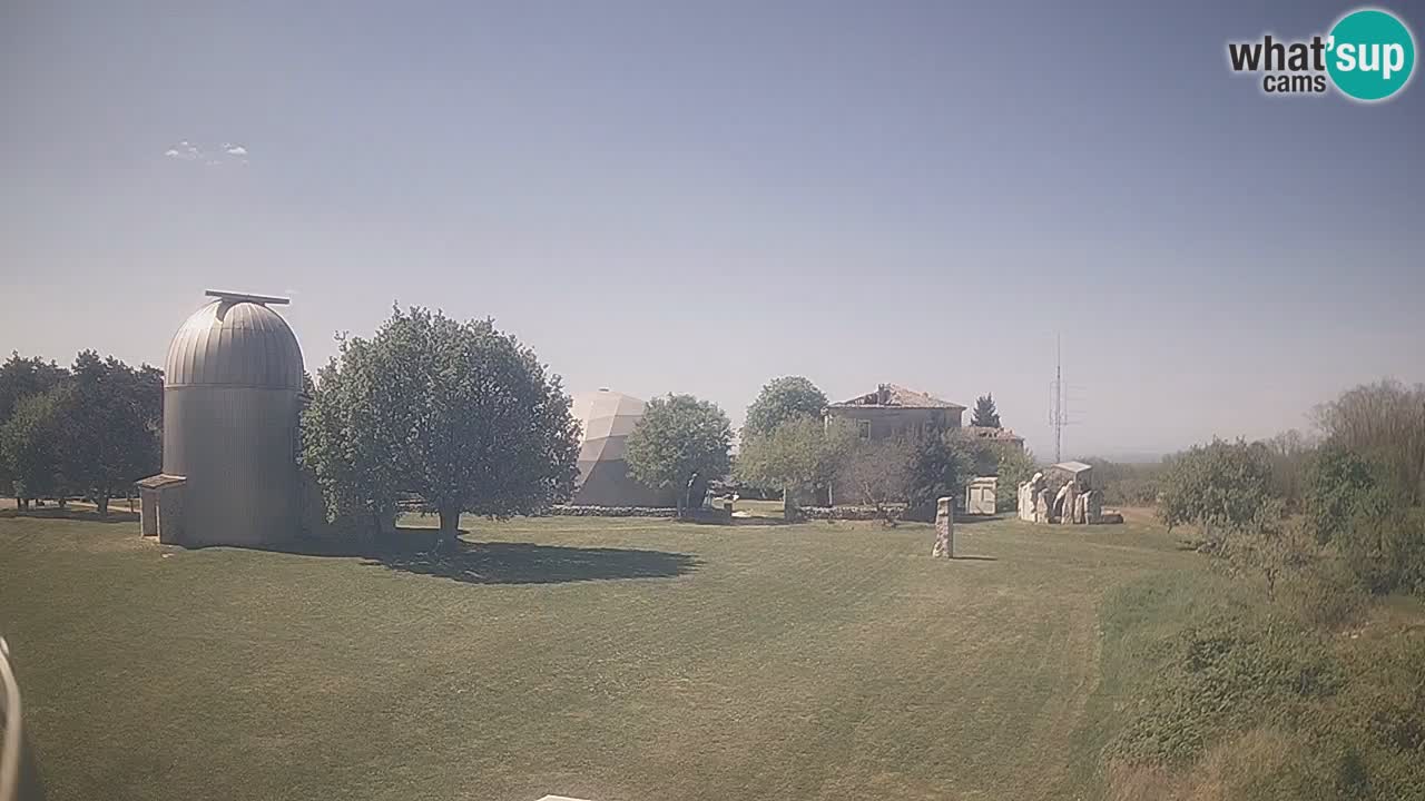 Višnjan-Observatorium Live Webcam – Explore the Sky, Asteroids, Comets, and Meteoroids